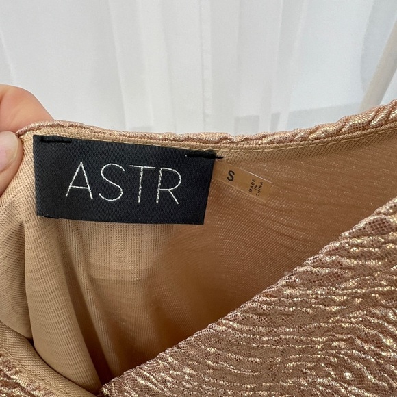 Shimmering Gold Jumpsuit - Picture 6 of 8